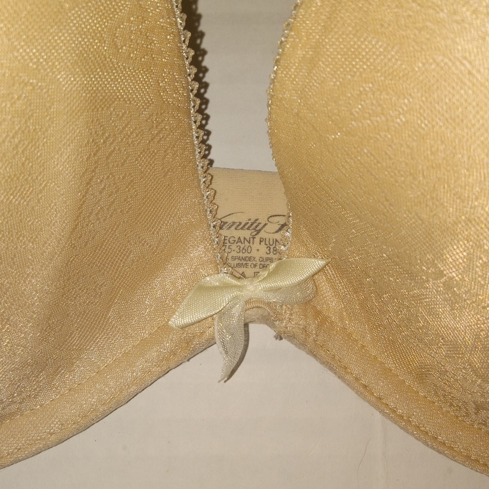 Vanity fair Elegant Plunge 38C - Picture 2 of 8